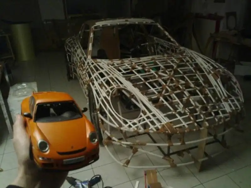 Mr Langeder ha realizzato la Porsche in garage 