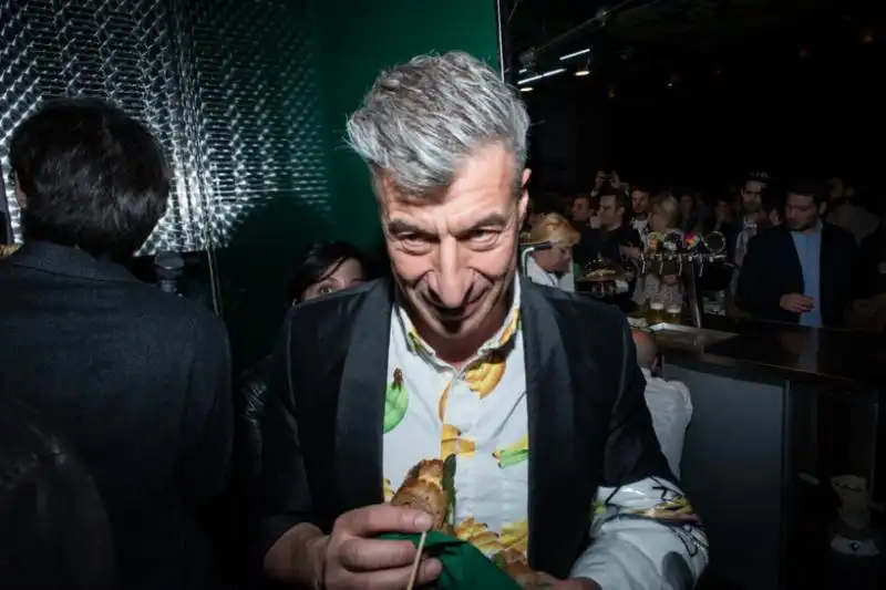 Maurizio Cattelan SERATA CRACCO E CATTELAN A PIAZZAFFARI 