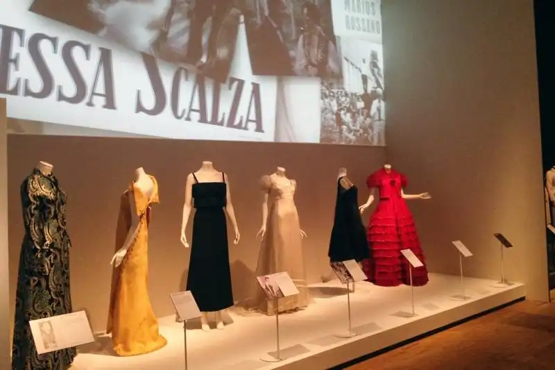 mostra italian fashion al victoria and albert foto vogue 