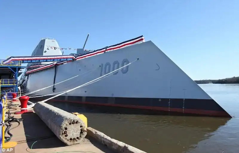 Il nuovo cacciatorpediniere USA si chiama Zumwalt 