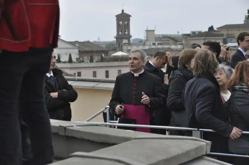 I PAPI SANTI TERRAZZA PREFETTURA MONSIGNOR VALLEJO 