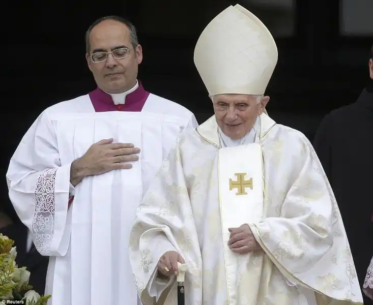 I PAPI SANTI IN VATICANO CANONIZZAZIONE DI WOJTYLA E RONCALLI RATZINGER 