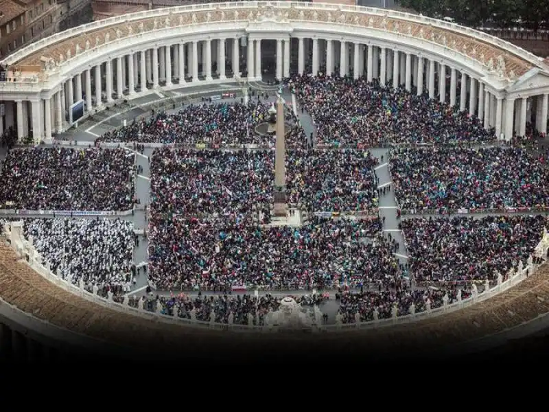 I PAPI SANTI IN VATICANO CANONIZZAZIONE DI WOJTYLA E RONCALLI 