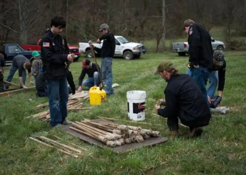 Preparazione del rogo delle croci jpeg