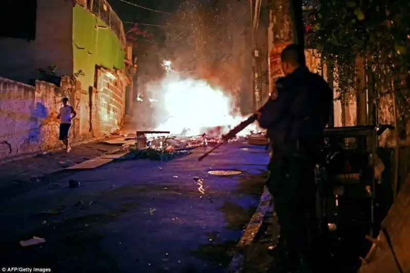 PROTESTE FAVELAS RIO 