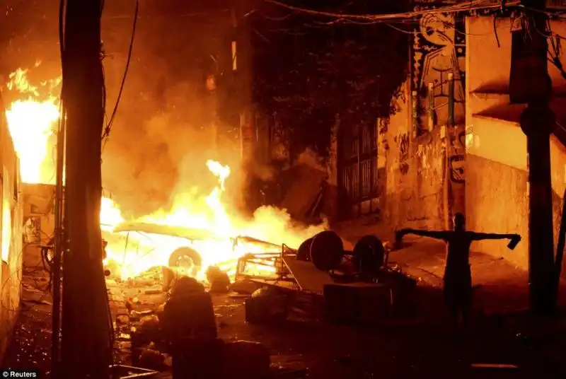 PROTESTE FAVELAS RIO 