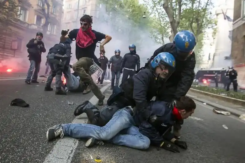 Roma, guerriglia urbana