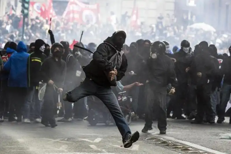 Roma, guerriglia urbana