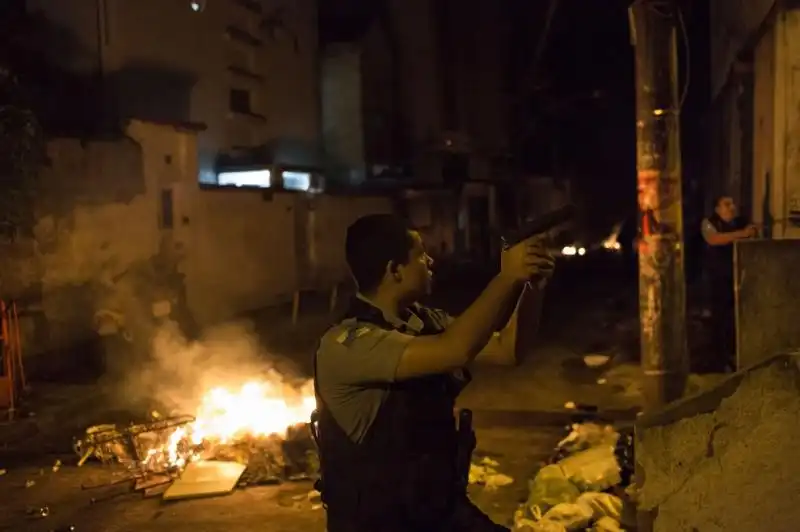 SCONTRI NELLE FAVELAS A RIO DE JANEIRO 