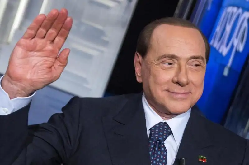 SILVIO BERLUSCONI A PORTA A PORTA DA VESPA FOTO LAPRESSE 