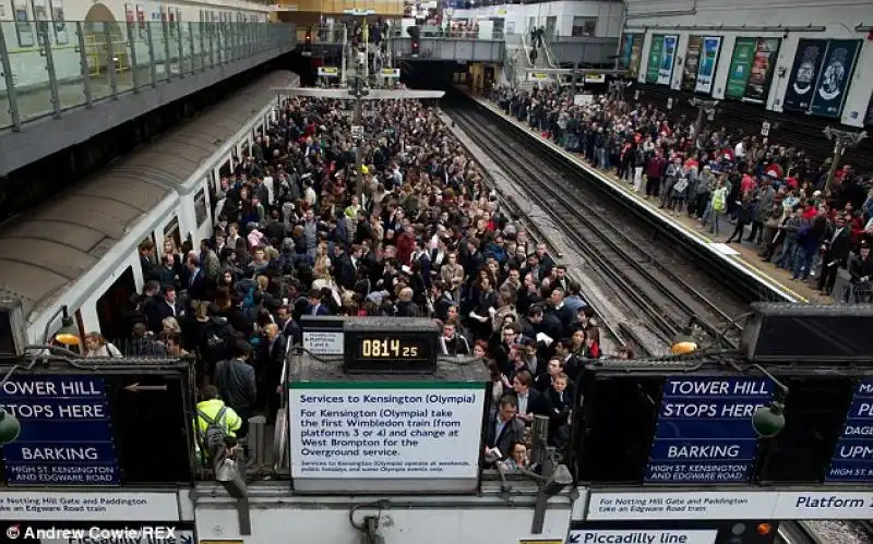 LA STAZIONE DI EARLS COURT STAMATTINA 