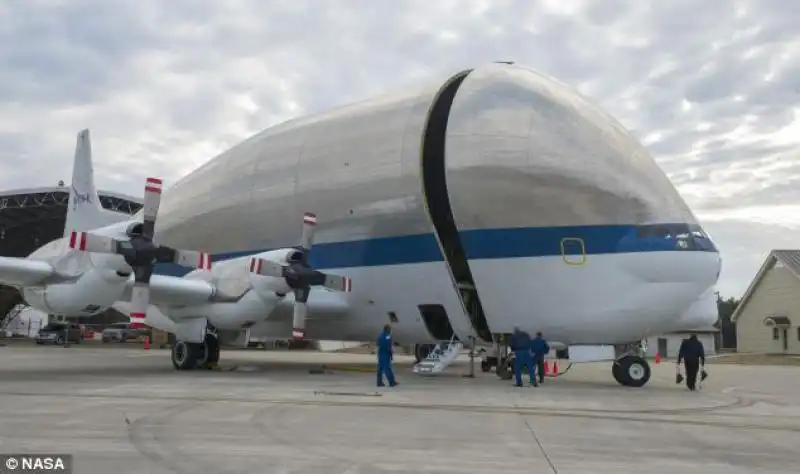 Il Super Guppy usato per programmi sapaziali Nasa 