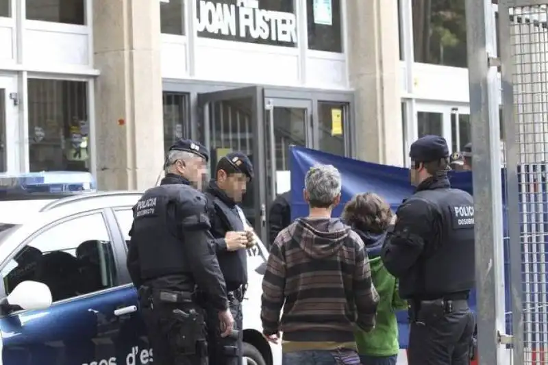 BARCELLONA ORRORE SCUOLA 