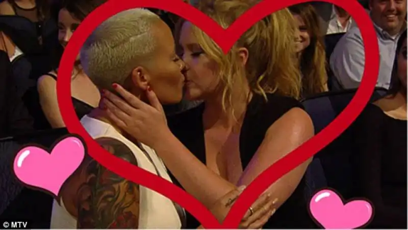 amy schumer and amber rose  4 image a 100 1428896092509