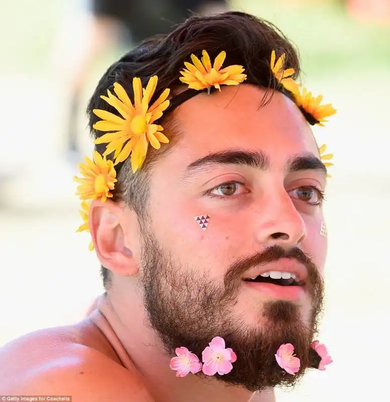 barbe fiorite a coachella