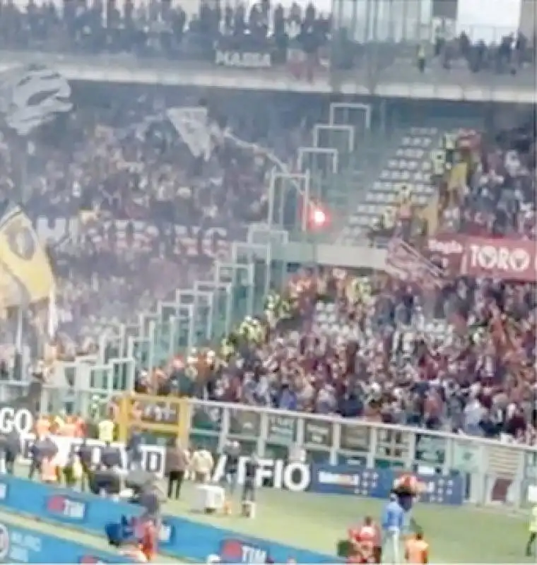 BOMBA CARTA NELLA CURVA DEL TORO