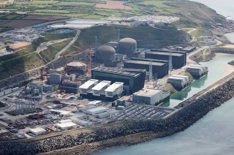 centrale   nucleare di flamanville in normandia