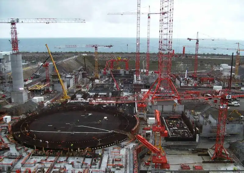 centrale  nucleare di flamanville in normandia