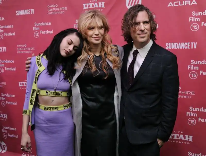 courtney love e frances bean cobain con il regista brett morgen