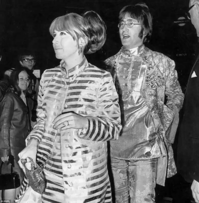 cynthia lennon con john 