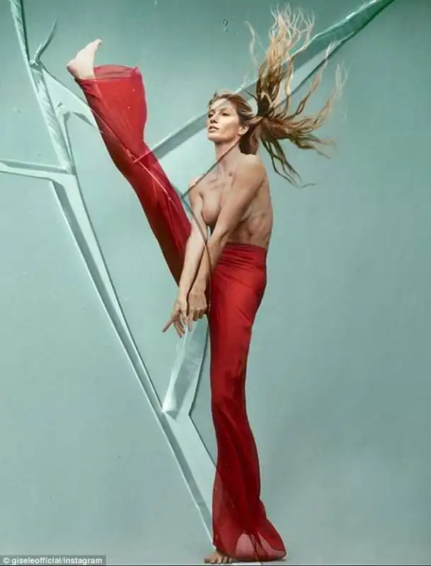 gisele topless su vogue brasil