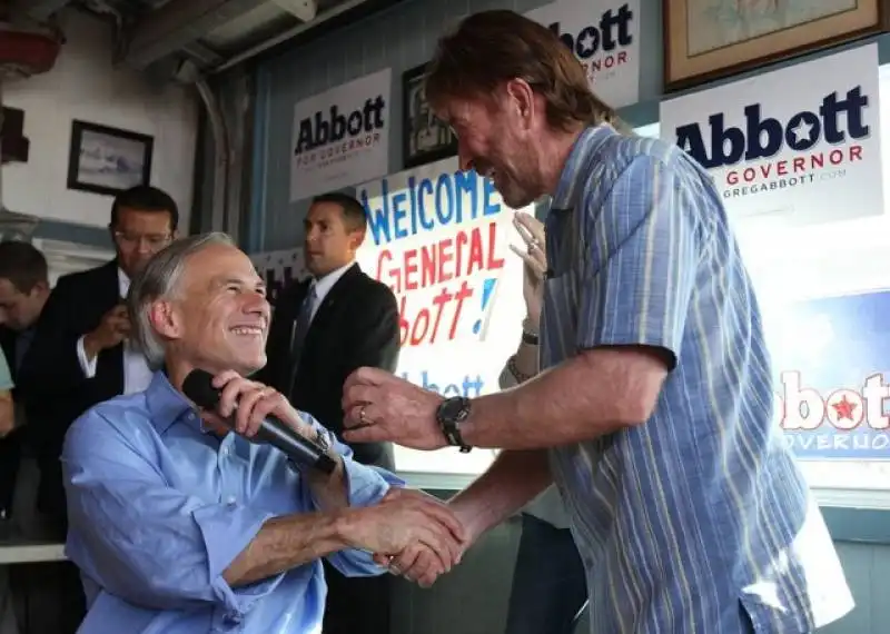 GREG ABBOTT E CHUCK NORRIS