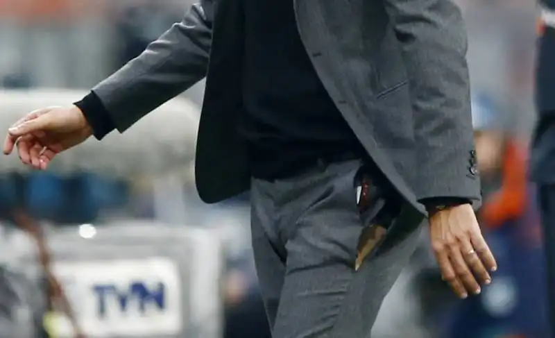 guardiola pantalone strappato 1