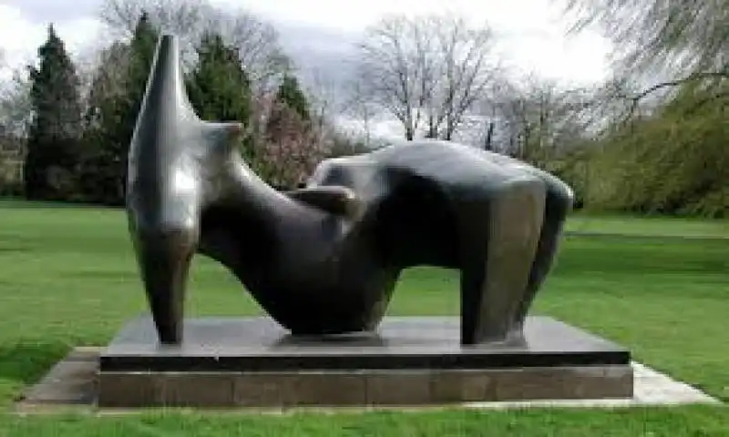 HENRY MOORE