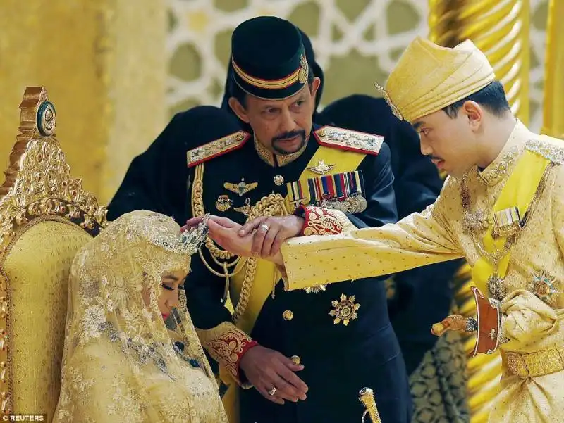 il sultano del brunei benedice il matrimonio del figlio