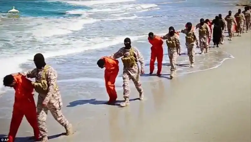 isis decapitazione  ethiopian christians appear to have been beheaded and sho a 74 1429452682762