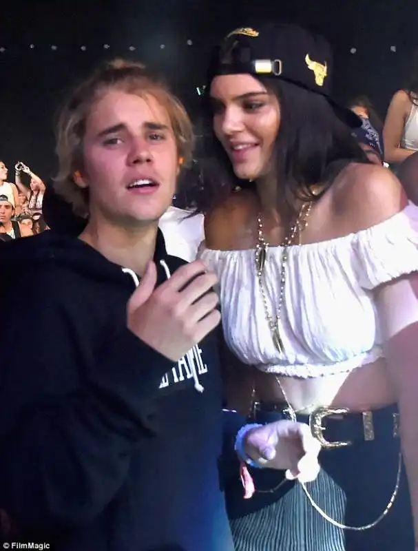 justin bieber e kendall jenner al coachella  5