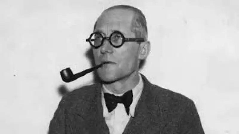 LE CORBUSIER