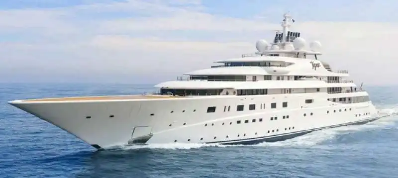 lo yacht topaz da 400 milioni di dollari