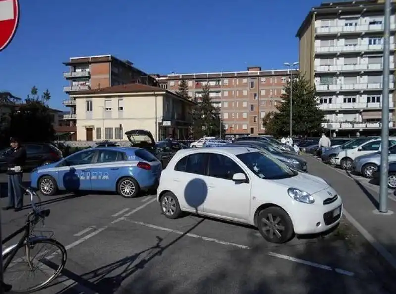 LUCCA - OPERAIO TEME IL LICENZIAMENTO E UCCIDE IL CAPOREPARTO 