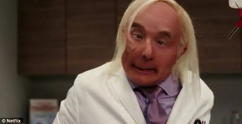 martin  short imita fredric brandt in unbreakable kimmy schmidt su netflix