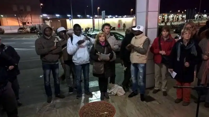 migranti in stazione