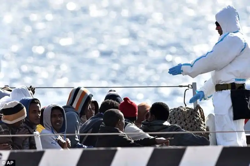 migranti    naufragio nel canale di sicilia   this is the third major shipwreck involving migrants trying to c a 2 1429476901953