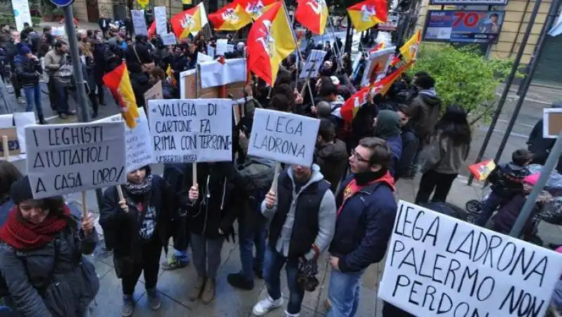 proteste contro salvini a palermo