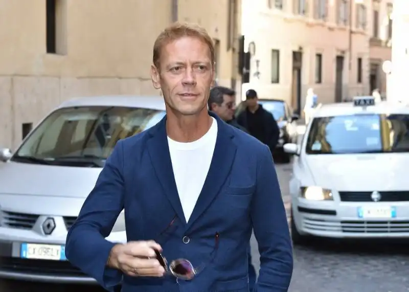 rocco siffredi al suo arrivo in via margutta  