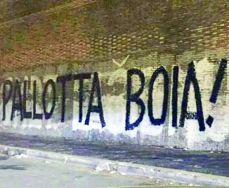 SCRITTE CONTRO PALLOTTA