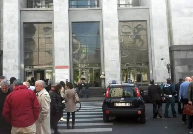 spari al tribunale di milano   2