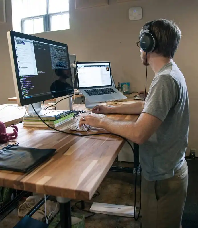 standing desk lavorare in piedi  3