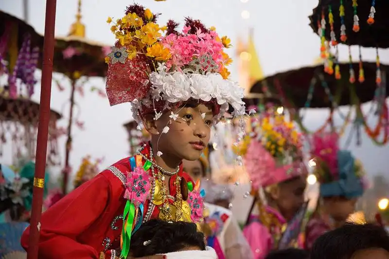 tai yai in processione