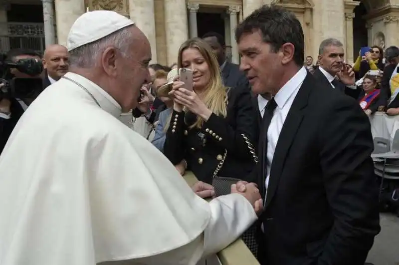 banderas e papa francesco