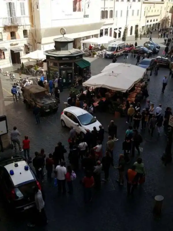 bar Ciampini, in piazza San Lorenzo in Lucina