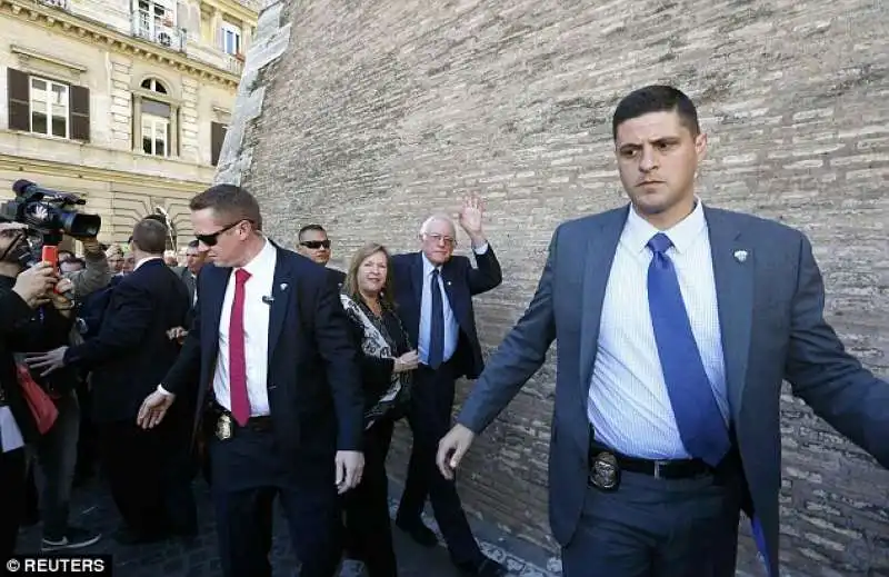 bernie  sanders  in vaticano