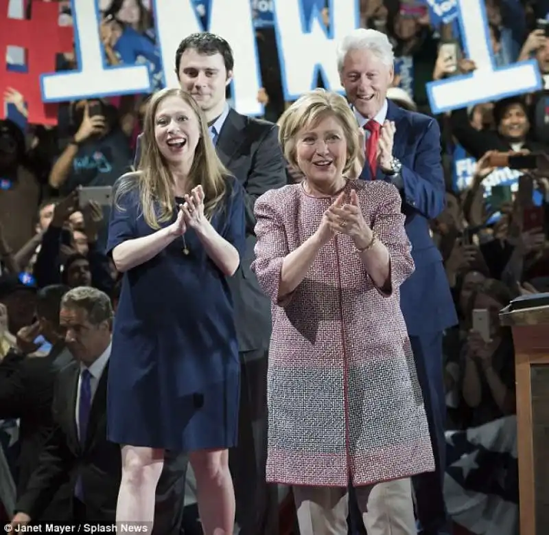 hillary clinton e famiglia a new york