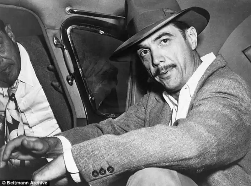 il magnate e aviatore howard hughes