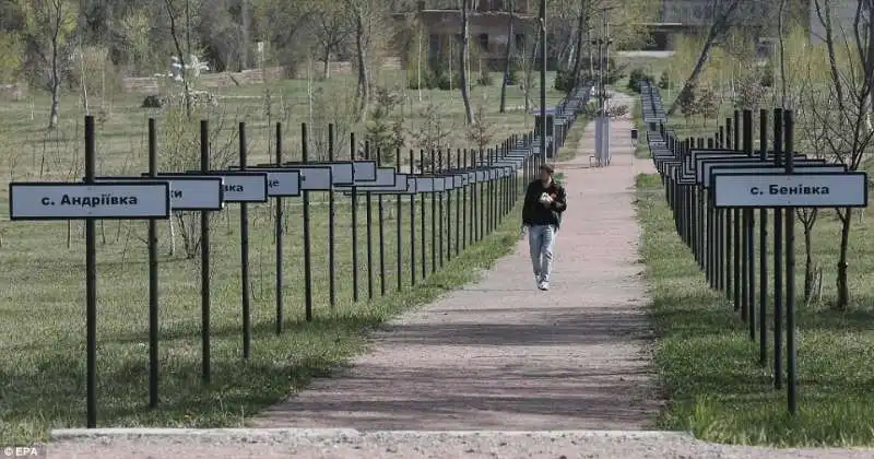 in un monumento dopo chernobyl 