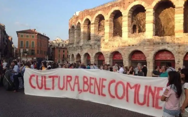 LA PROTESTA DEI DIPENDENTI DELL ENTE LIRICO DI VERONA 